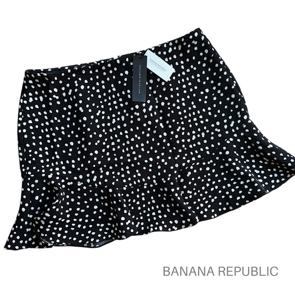 NWT | BANANA REPUBLIC POLKA DOT MINI SKIRT RUFFLE HEM BLACK & WHITE | SIZE 10 - Picture 1 of 8